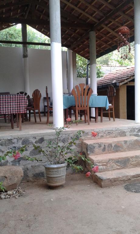 Rose Blossom Hotel Mirissa Exterior photo